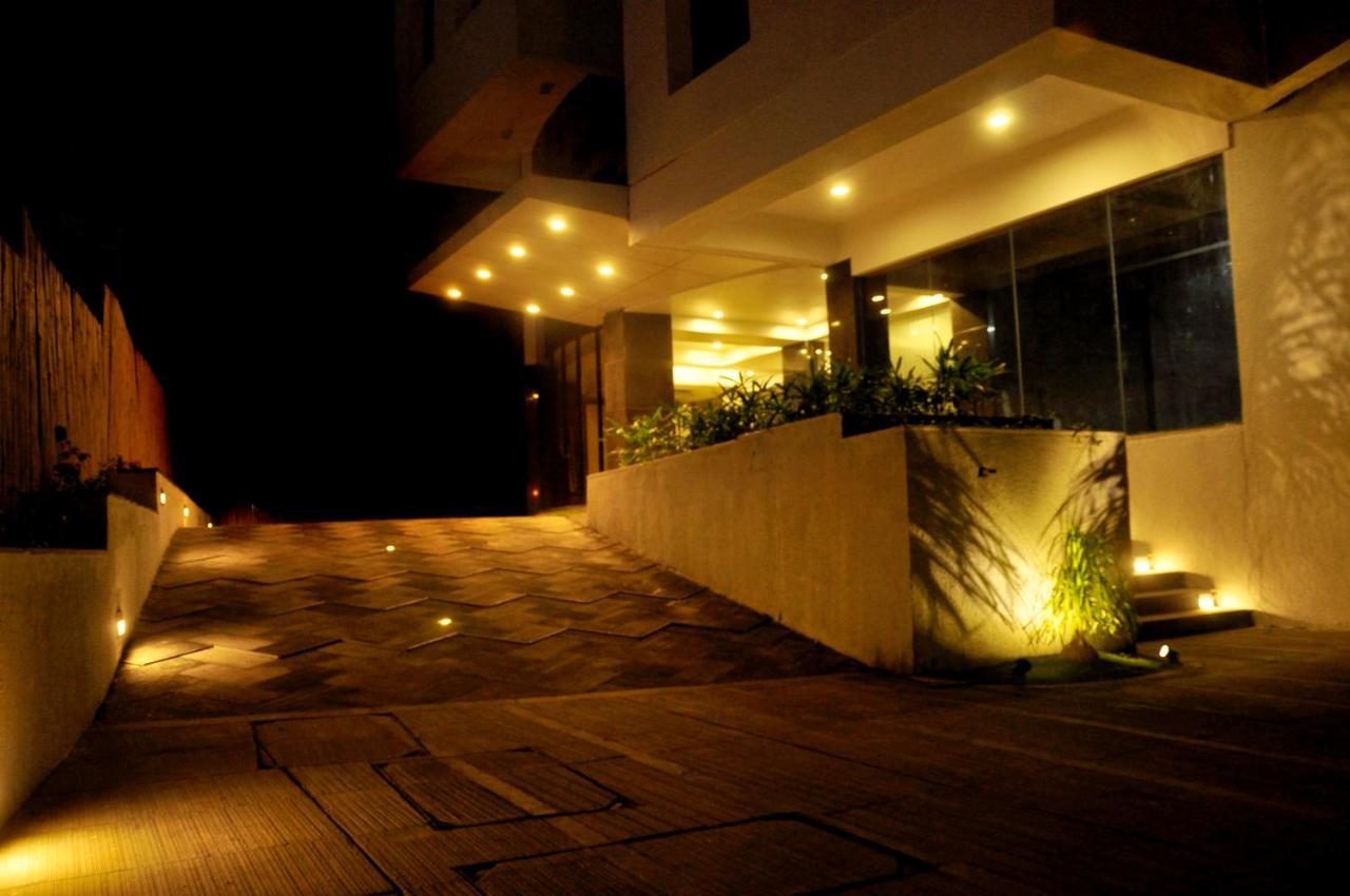 Hotel Solitaire Pune Exterior photo